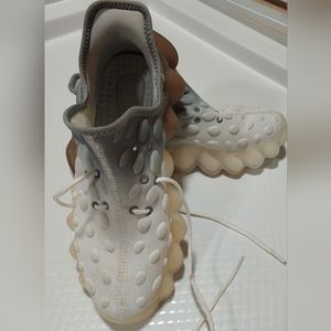 HEBRON King of Kings Sneakers